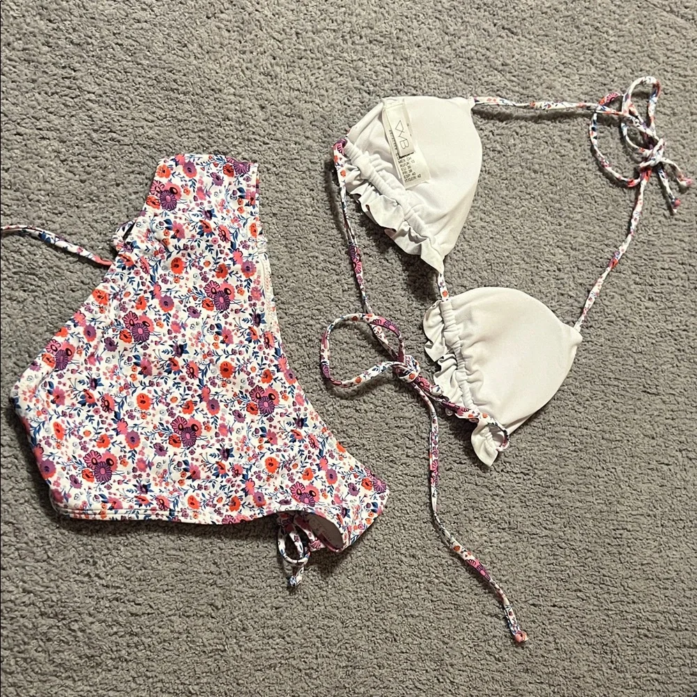 Floral Ruffle Bikini Set - Picture 2 of 4